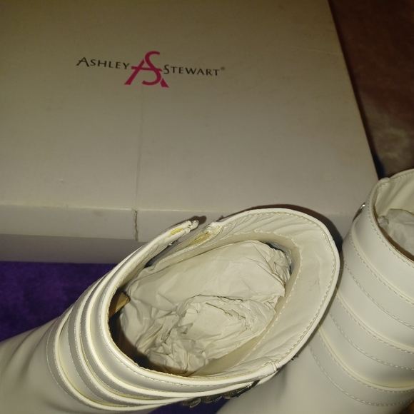 Ashley Stewart White mid ankle boots - Picture 3 of 6